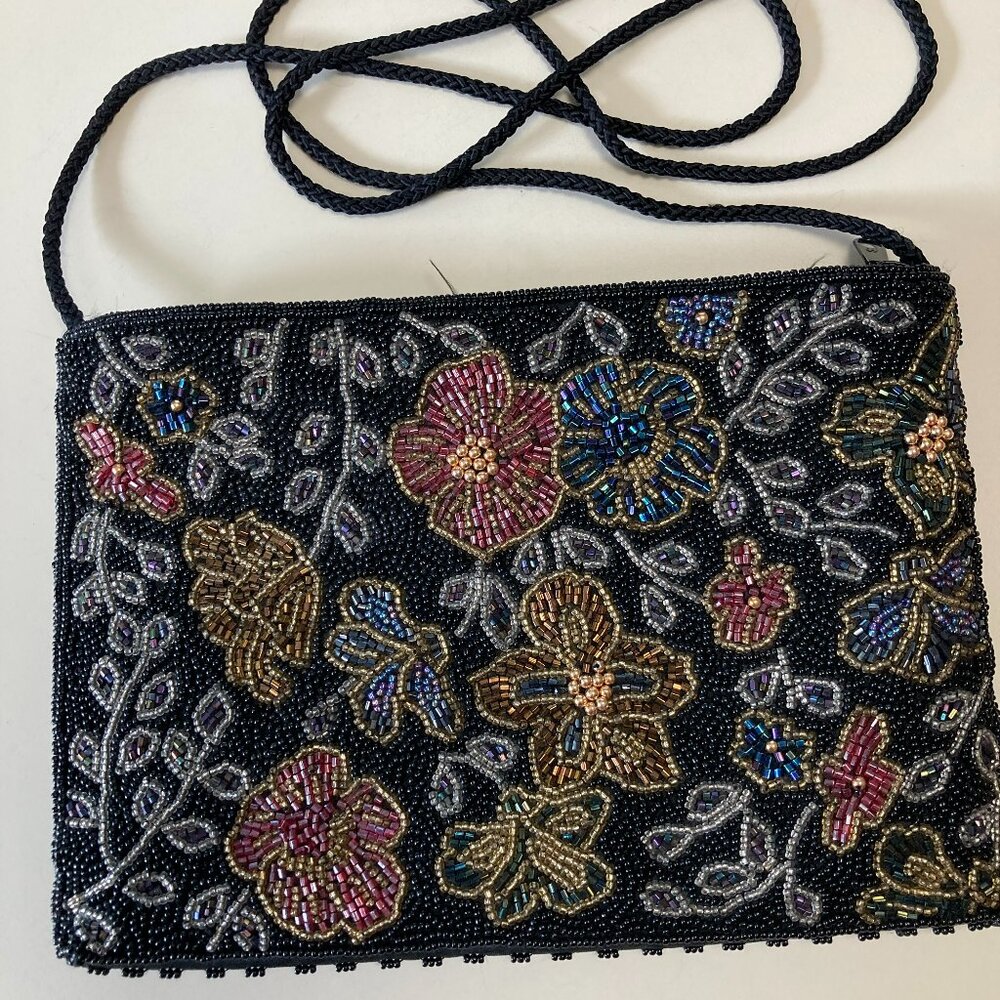 VTG Glamorous beaded clutch purse, perfect for New Years, Weddings, prom, etc.